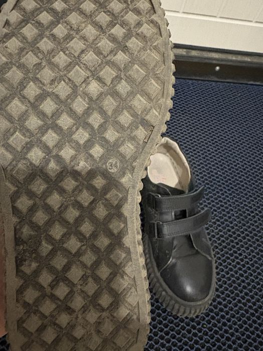 Кроссовки кожаные 34 размера