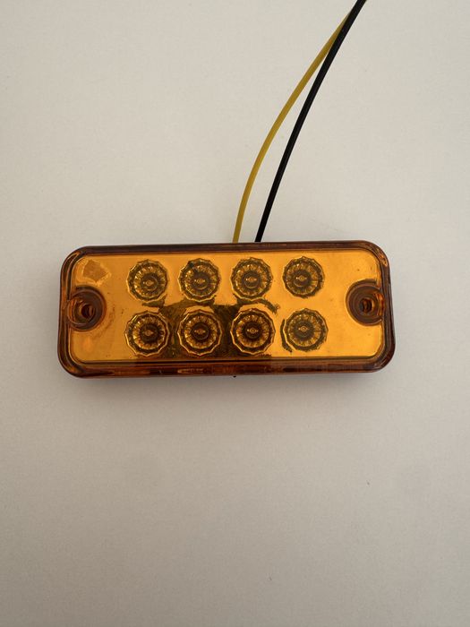 LED габарит червен 8 диода 12V за камион, ремарке, бус