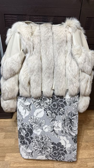 Куртка кожаная с песцом