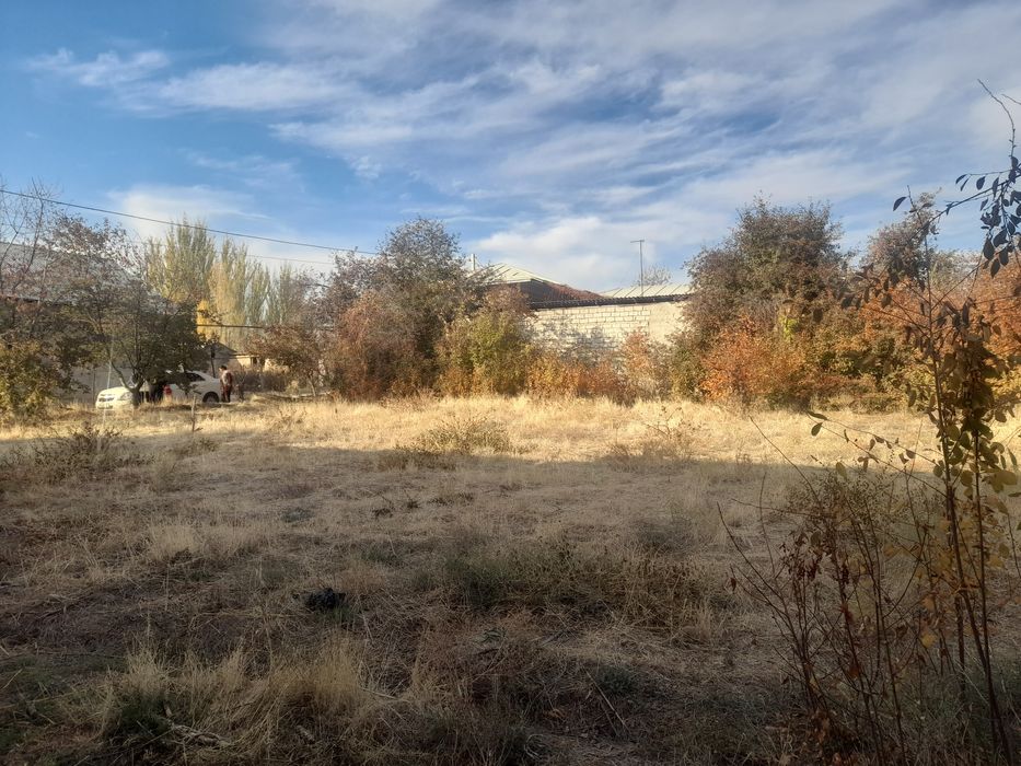 Участка сотилади срочно 8 сотик