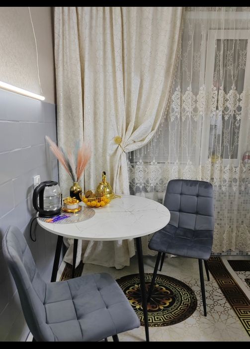 Продам стол кухонный