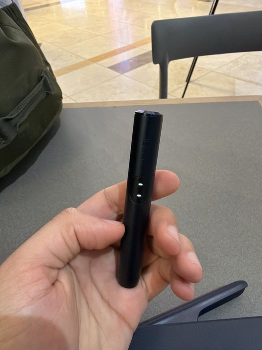 IQOS ILUMA – nou albastru inchis (cu incarcator nou)