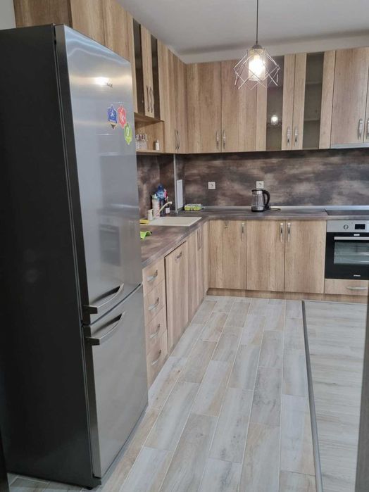 Дава се под наем Тристаен апартамент в Пловдив, Кършияка - 85 кв.м за 500 € - Снимка #2