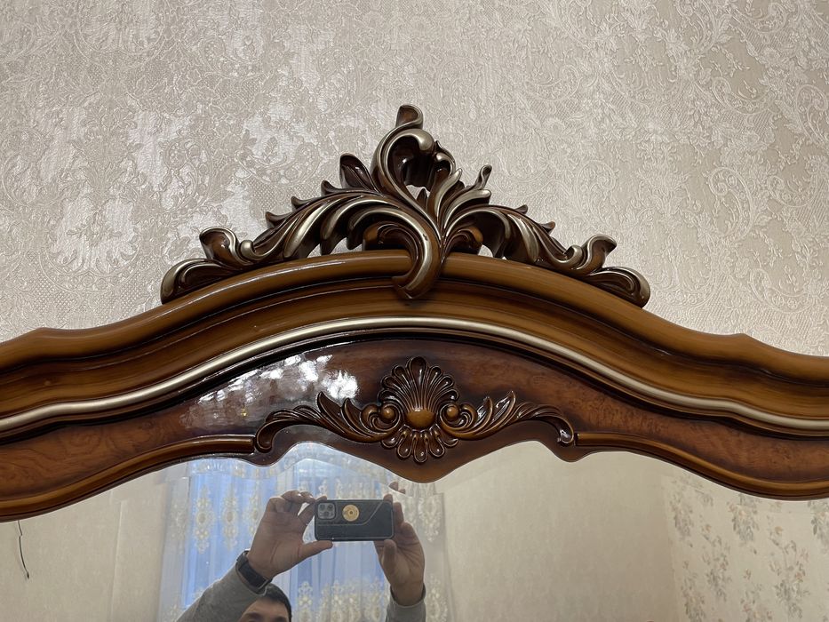 Продам комод с зеркалом