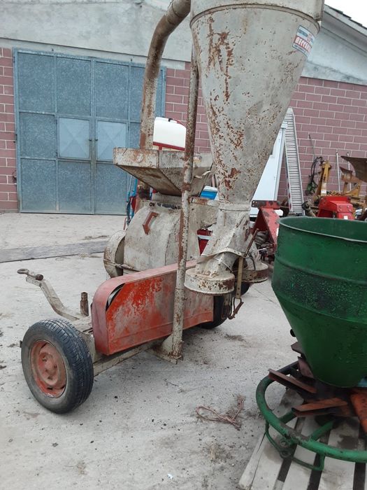 Moara cu ciclon si ciocanele dupa tractor
