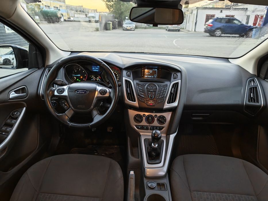 FORD Focus 2013 — imagine 5