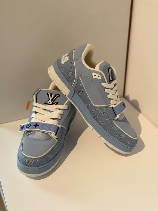 Adidasi LV masura 45 pe stock