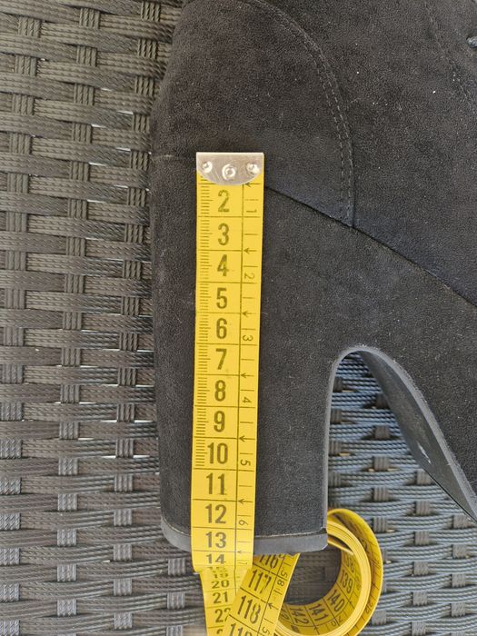 Уникални зимни дамски черни боти на ток 38 и 39 н