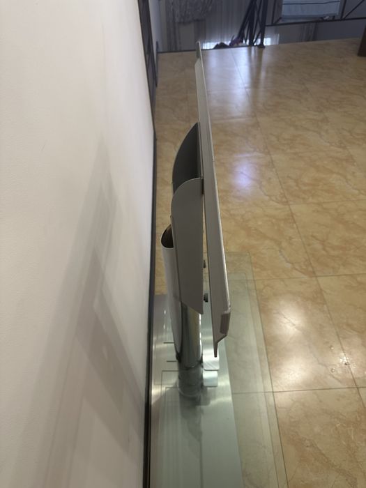 Тумба стекланная для телевизора