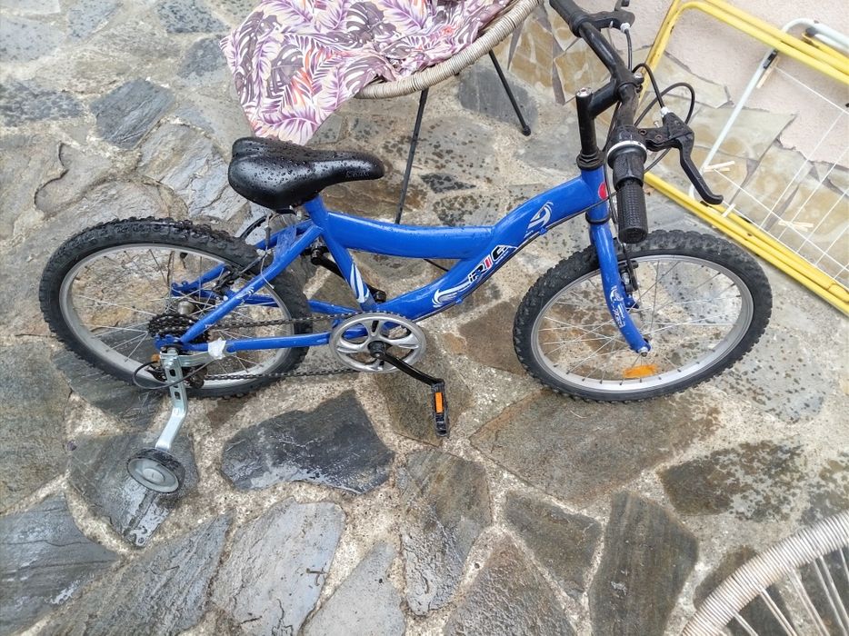 Vând bicicletă pentru copii ...cu roți de 20