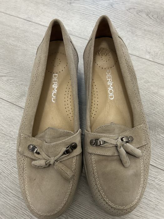 Нови обувки от естествен велур