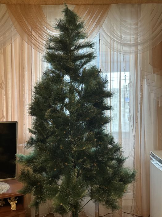 Продаю елку новогоднюю