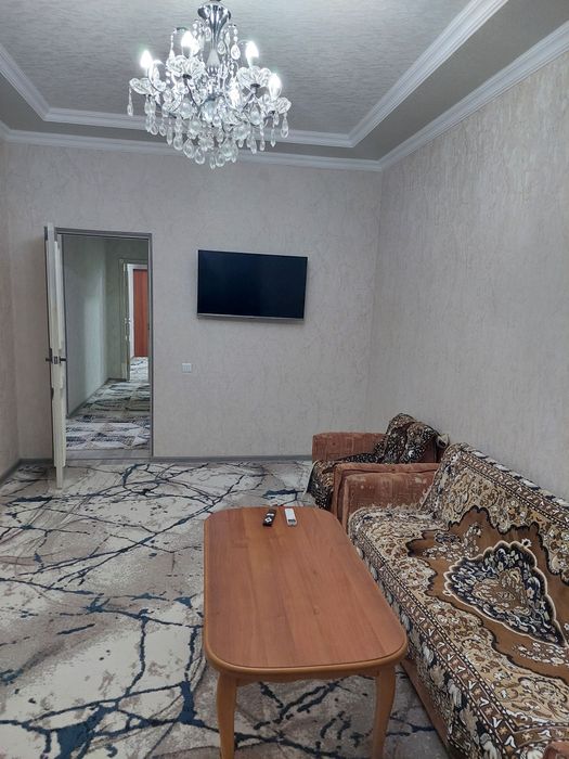 (Navoiy) Yangi hayot 2 xonalik kvartira 1 etaj sotiladi.Jihozlari bn