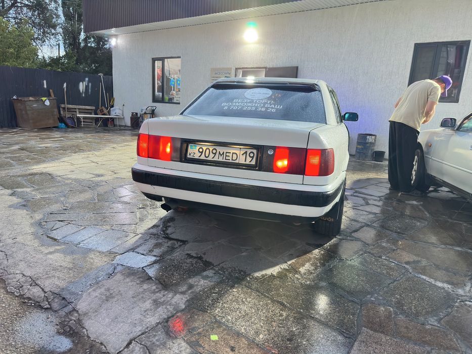 Продам Ауди 100 с4 коробка автомат