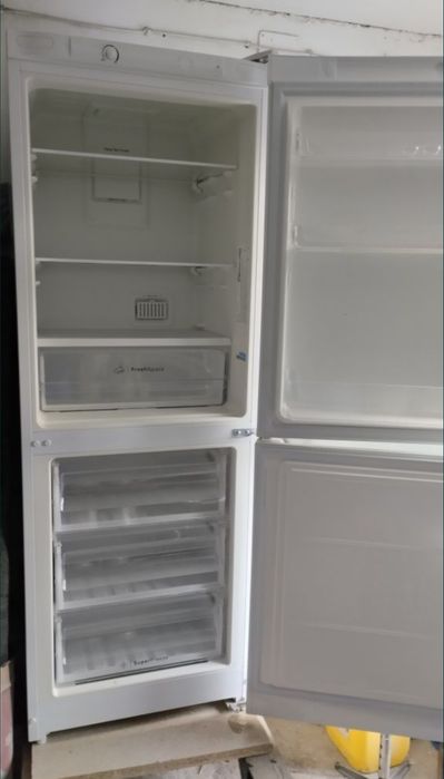 Холодильник Indesit