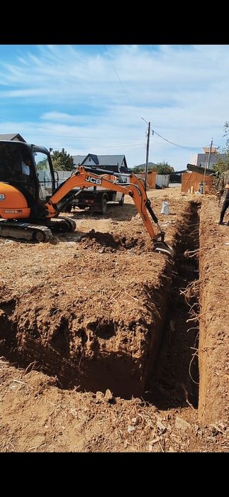 Miniexcavator inchiriez
