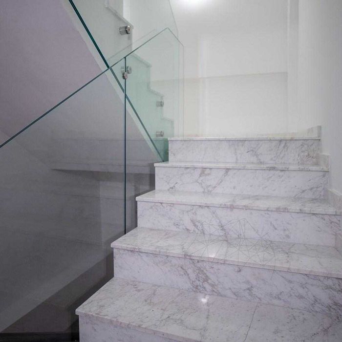 Debitam trepte glafuri sau blaturi bucatarie din marmura granit traver