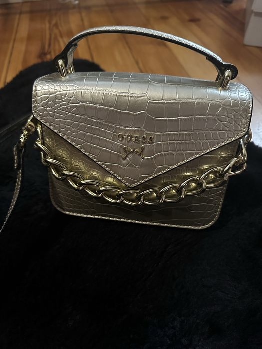 Нова чанта на Guess