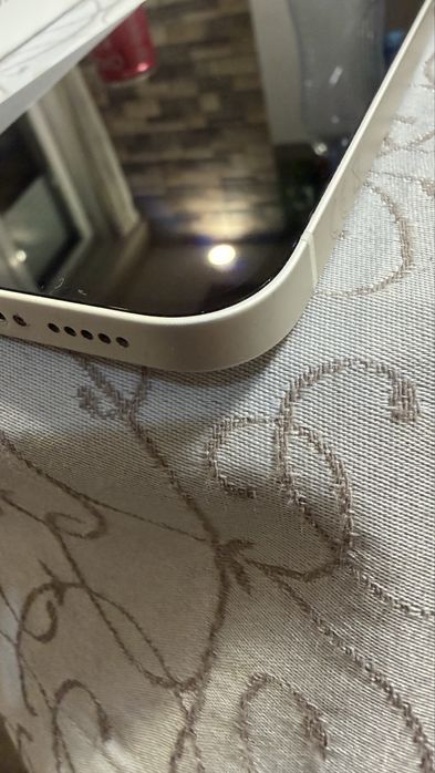 IPhone 12 , неразличим от нов, батерия  много добре, външен вид  супер