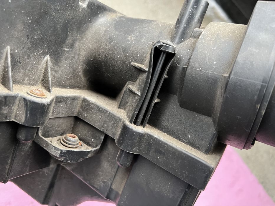 Carcasa filtru aer pt passat b6 cod motor bmr