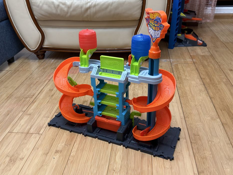 СРОЧНО Hot Wheels автомойка хотвилз