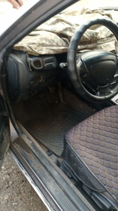 Мазда кседокс6 на полном ходу.