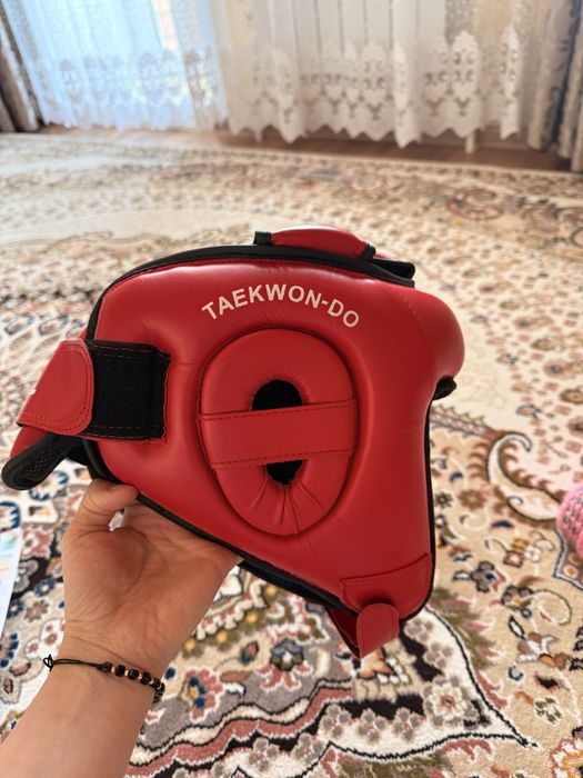 Шлем для тхэквондо (Taekwon-Do), красный