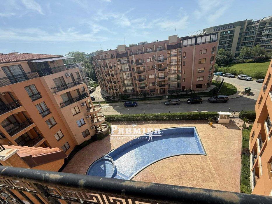 Двустаен апартамент с просторна тераса в северната част в Слънчев бряг