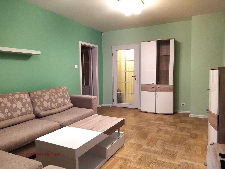 Отличен вътрешен тристаен до Метрото и парка в Младост 2