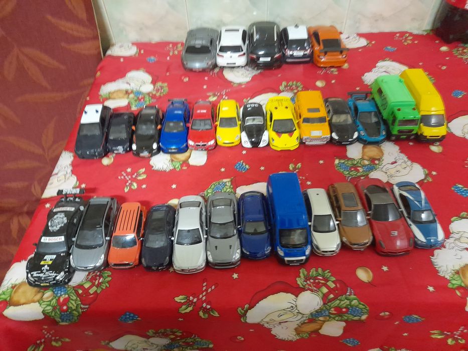 vând mașinuțe pentru copii, majoritatea sunt nou nouțe