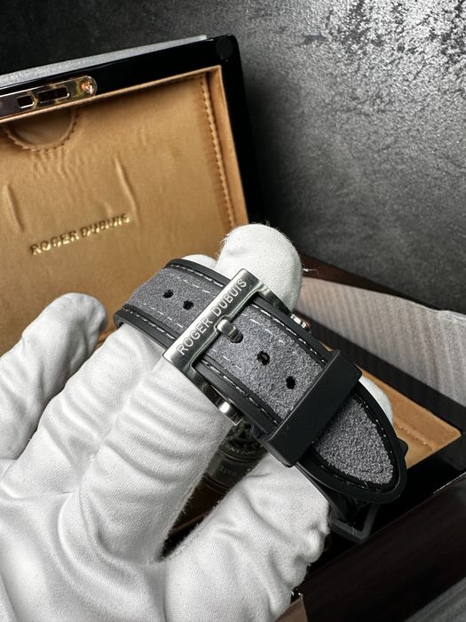 Часовник Roger Dubuis