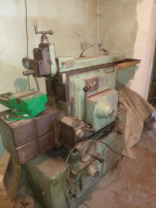 Машина металическая