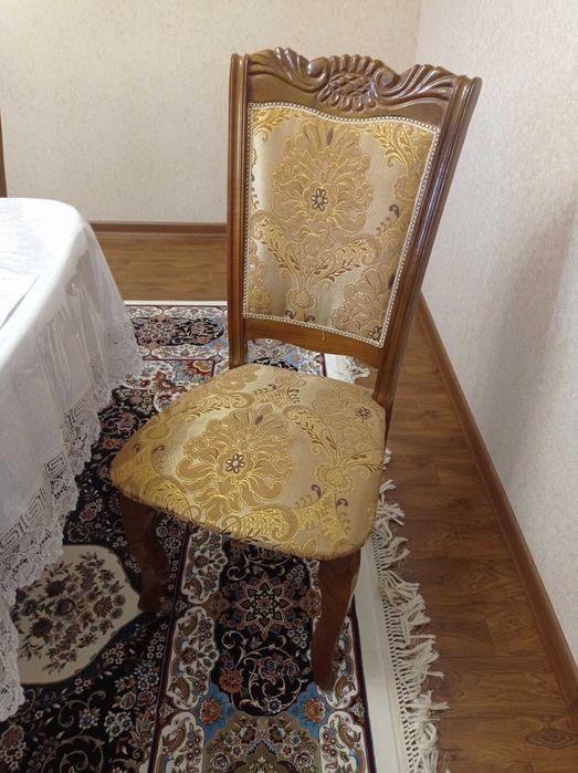 Стол и стулья, состояние отличное