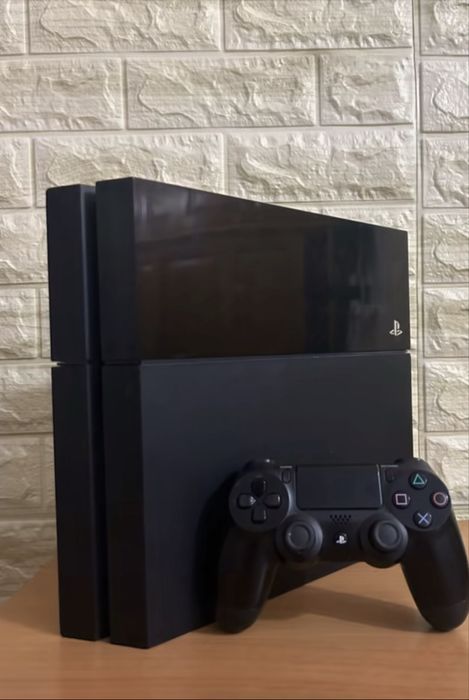 Продаю PlayStation 4
