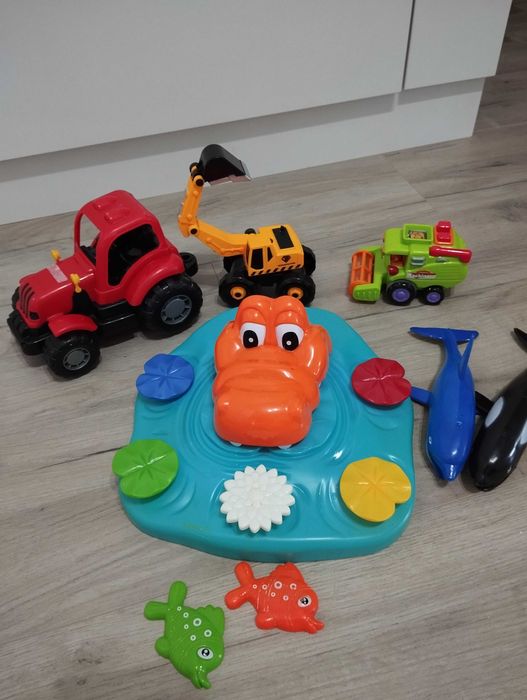 Набор машинок+  настольная игра,,крокодил