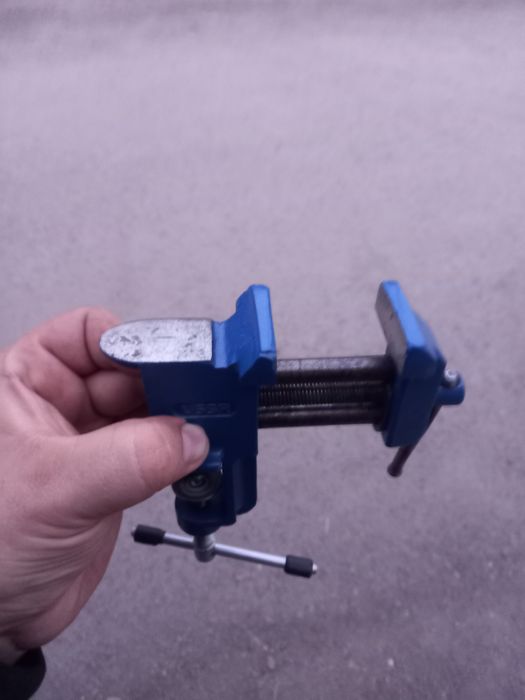 Продам советские тиски