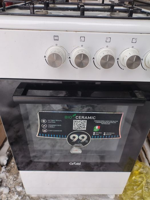 Продам газовую плиту Artel