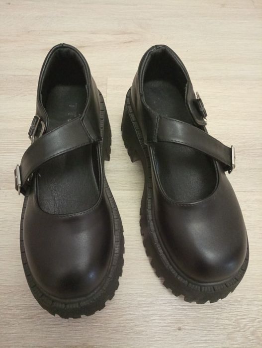 Ботинки чёрные 37 размер