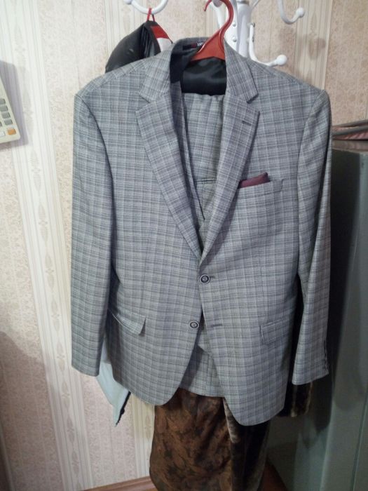 Костюм тройка 48 р