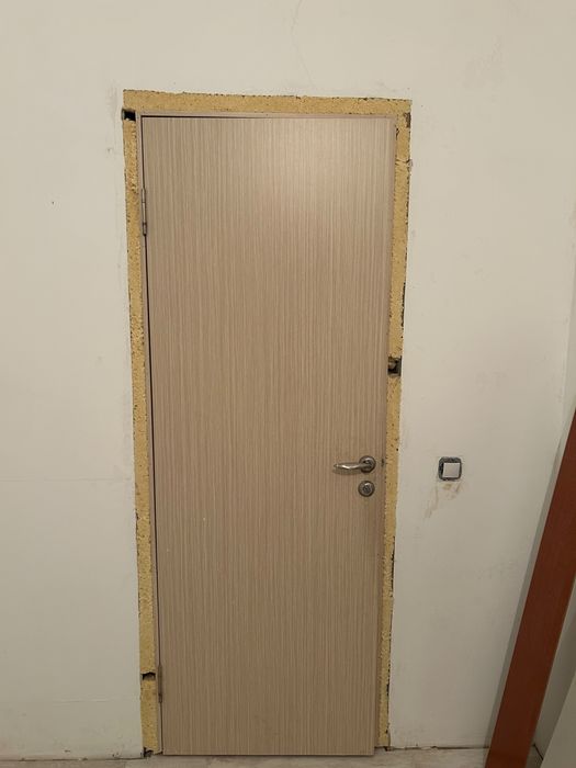 Продам двери б/у 5 одностворчатые , 1 двустворчатый