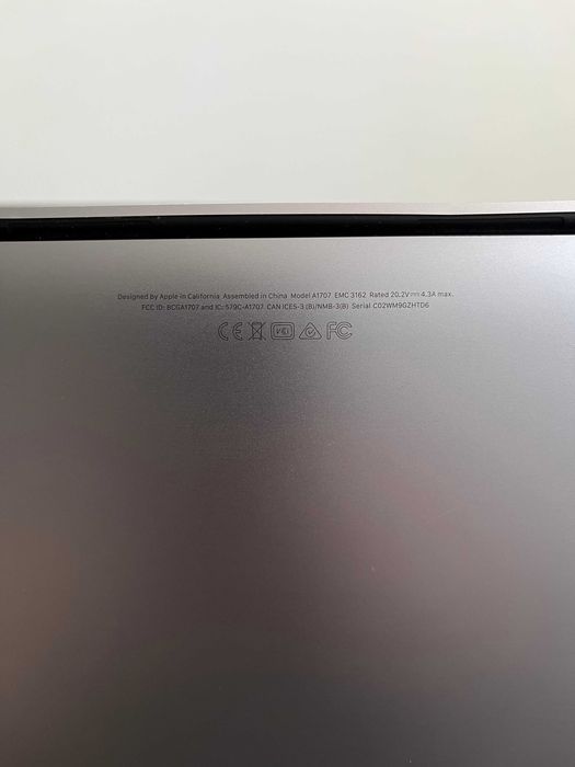 MacBook Pro 2017 15" (model A1707) defect - se vinde pentru piese