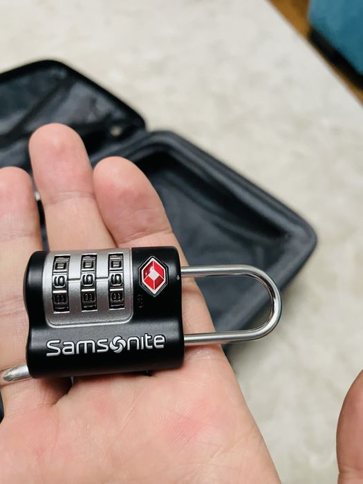 Продам чемодан samsonite