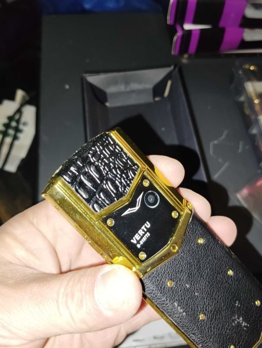 Vertu.Signature Gold + Aligattore Skin, БЕЗПЛАТНА ДОСТАВКА! Два вида кожа! Най - висок клас Р! Чисто нов!
