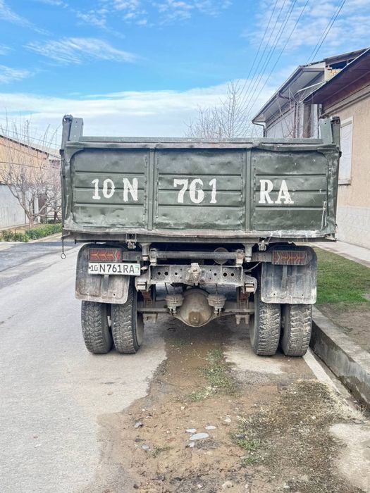 Zil kvadirat srochna sotiladi