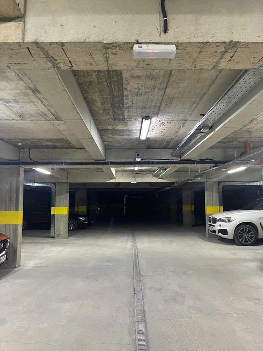 Дава се под наем Гараж / Паркомясто в Бургас, Славейков - 13 кв.м за 18000 € - Снимка #1