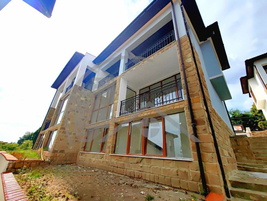 Продава се Къща в Варна, Бриз - 205 кв.м за 1600 €/кв.м - Снимка #3