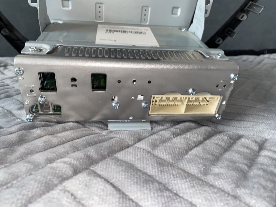 Продам штатную магнитолу