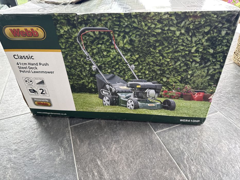 Mașină de tuns iarba pe benzină Webb WER410HP (41 cm / 16"), cu împingere manuală și cuțit rotativ