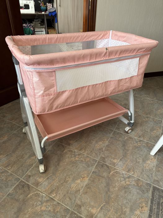 Продам манеж на колесиках