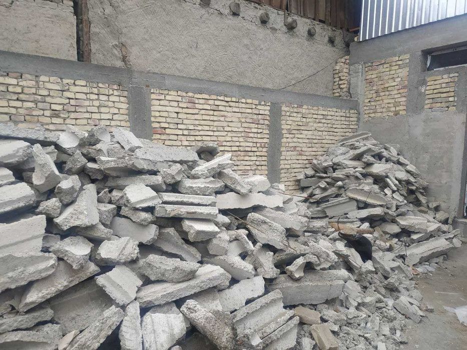 Troslik plita bo'laklari tekinga berib yuboriladi.